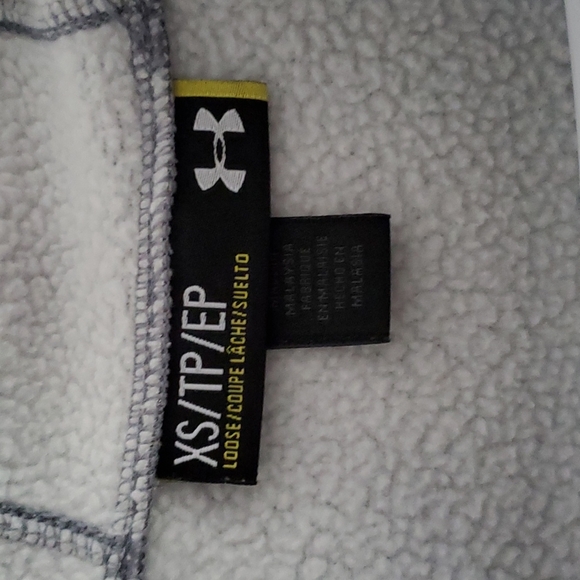 Underarmour sweatshirr - Picture 2 of 3